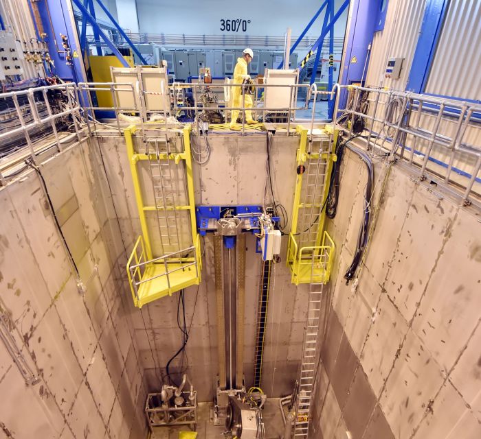 Leeres Brennelement-Lagerbecken im Kernkraftwerk Obrigheim, das während des Abbaus als Zerlegebereich genutzt wird