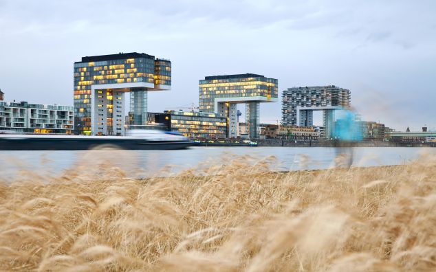 Kölner Kranhäuser am Rhein