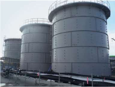 Verschraubte Tanks mit 1.000 m³ Volumen zur Lagerung von kontaminiertem Wasser