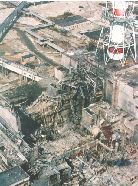 Blick in den zerstörten Reaktorblock des Kernkraftwerks Tschernobyl