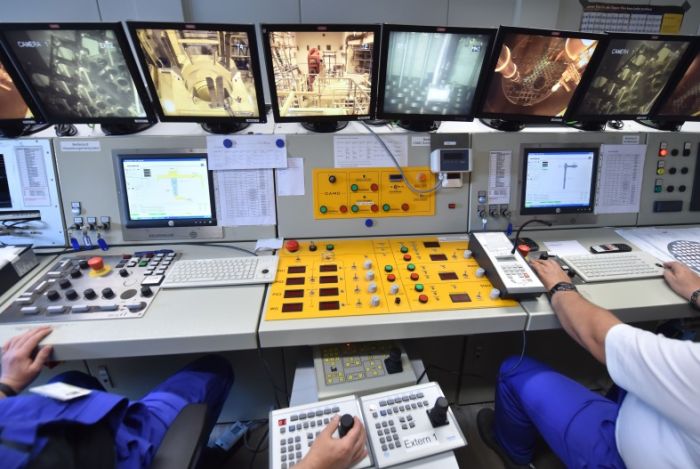 Leitstand für die fernbediente Zerlegung im Kernkraftwerk Obrigheim (Quelle: EnBw/ Uli Deck)