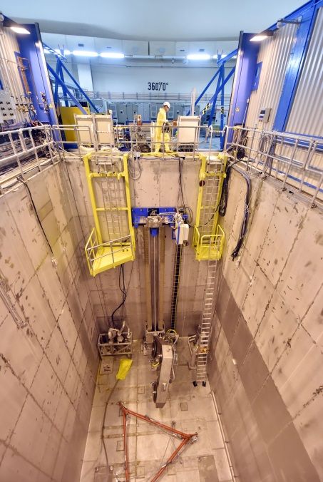 Leeres Brennelement-Lagerbecken im Kernkraftwerk Obrigheim, das während des Abbaus als Zerlegebereich genutzt wird (Quelle: EnBw/ Uli Deck)