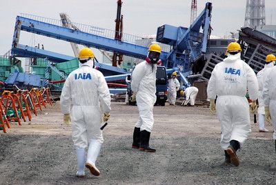IAEA-Fachleute auf dem Gelände des KKW Fukushima Daichii