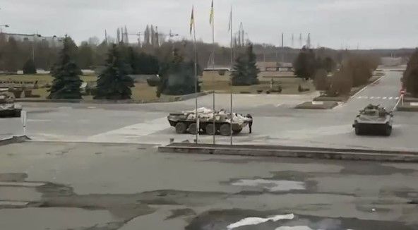 Panzer auf dem Gelände des KKW Tschernobyl