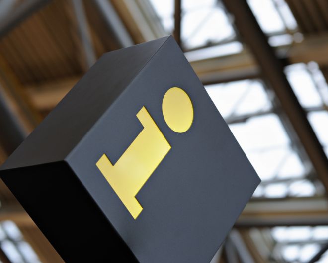 Hinweisschild in einem Flughafen