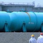 Blick auf die Tanks mit kontaminiertem Wasser auf dem Anlagengelände  in Fukushima 