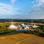 Kernkraftwerk Neckarwestheim mit seinem Hybridkühlturm