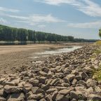 Trockenes Rheinbett