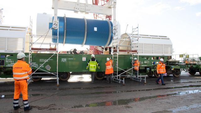 Ein HAW28M wird verladen Ein HAW28M wird verladen