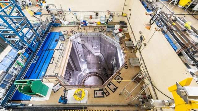 Blick auf die gereinigte und entleerte Reaktorgrube im Kernkraftwerk Grafenrheinfeld